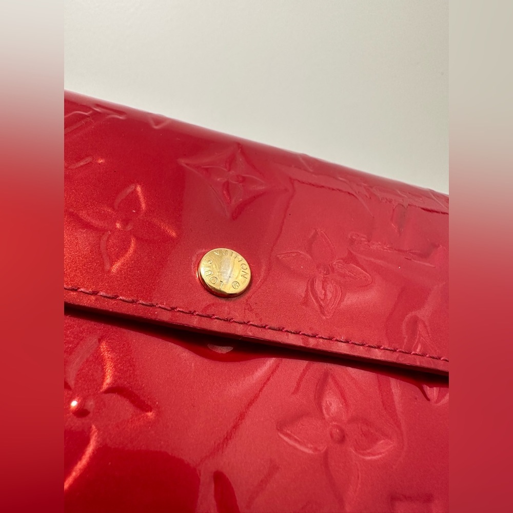 Red LV Vernis Sarah Wallet - Picture 3 of 13